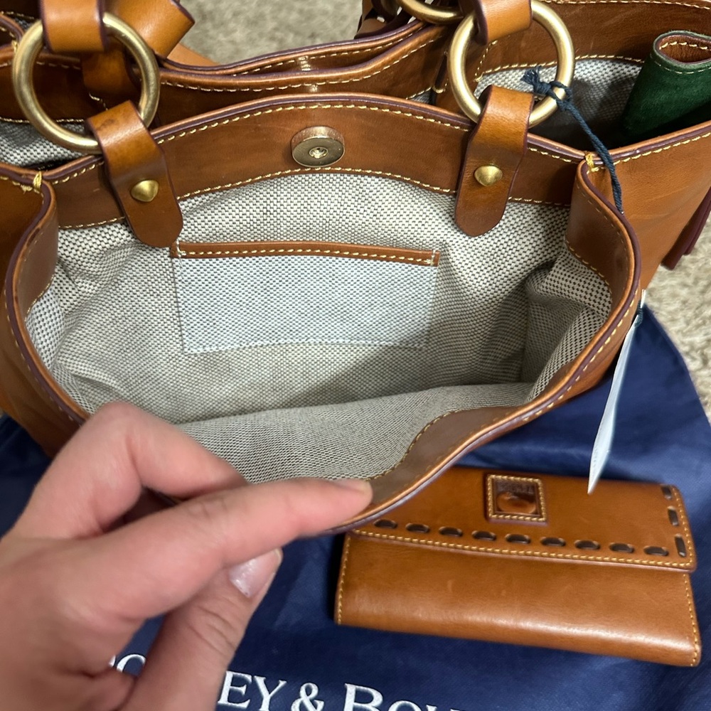 *SOLD* Dooney & Bourke Tan Florentine Leather Bag & Matching Wallet, Dust Bag - Picture 6 of 13